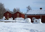 Lapin yliopiston opiskelijoiden talvitaide valtaa Rovaniemen Aalto-keskuksen kansalaistorin