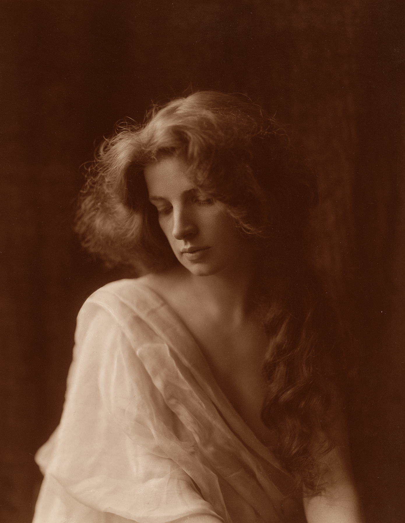 alfred-nybom-nuori-nainen-1905-suomen-valokuvataiteen-museon-kokoelma.jpg