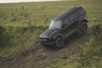 behind-the-scenes-image-of-the-new-land-rover-defender-featured-in-no-time-to-die-_01.jpg