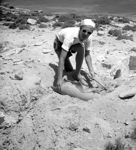 goran-schildt-gor-arkeologiska-fynd-i-tharros-1949_portatt.jpg