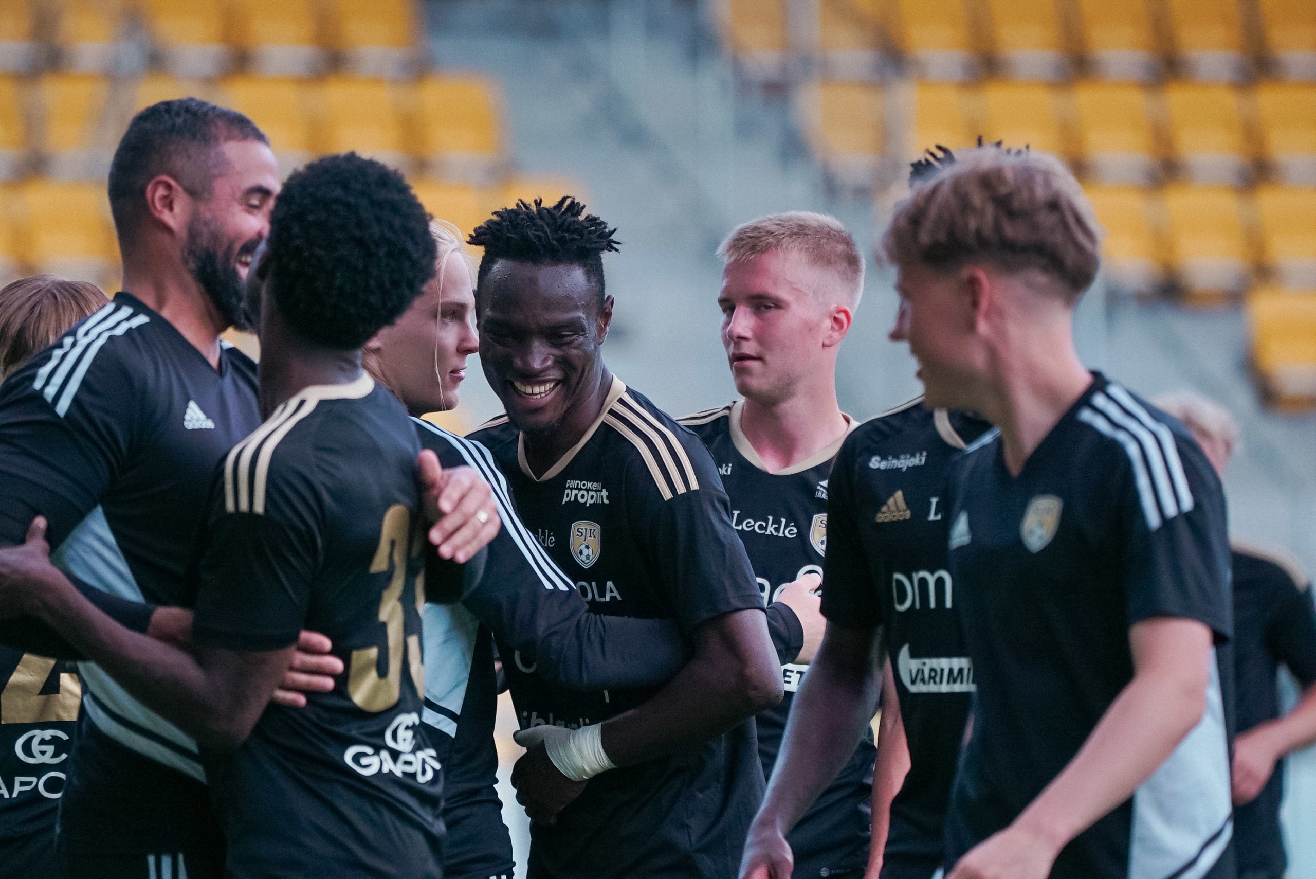 SJK Akatemian kausi on jo nyt ollut menestys, kun se on varmistanut paikan ensi kauden YkkösLiigassa ja joukkue Kolmosesta on nousemassa Kakkoseen.